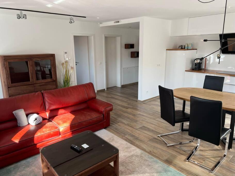 Gemuetliche Wohnung Mit Grosser Terrasse Bruckmühl Exterior foto